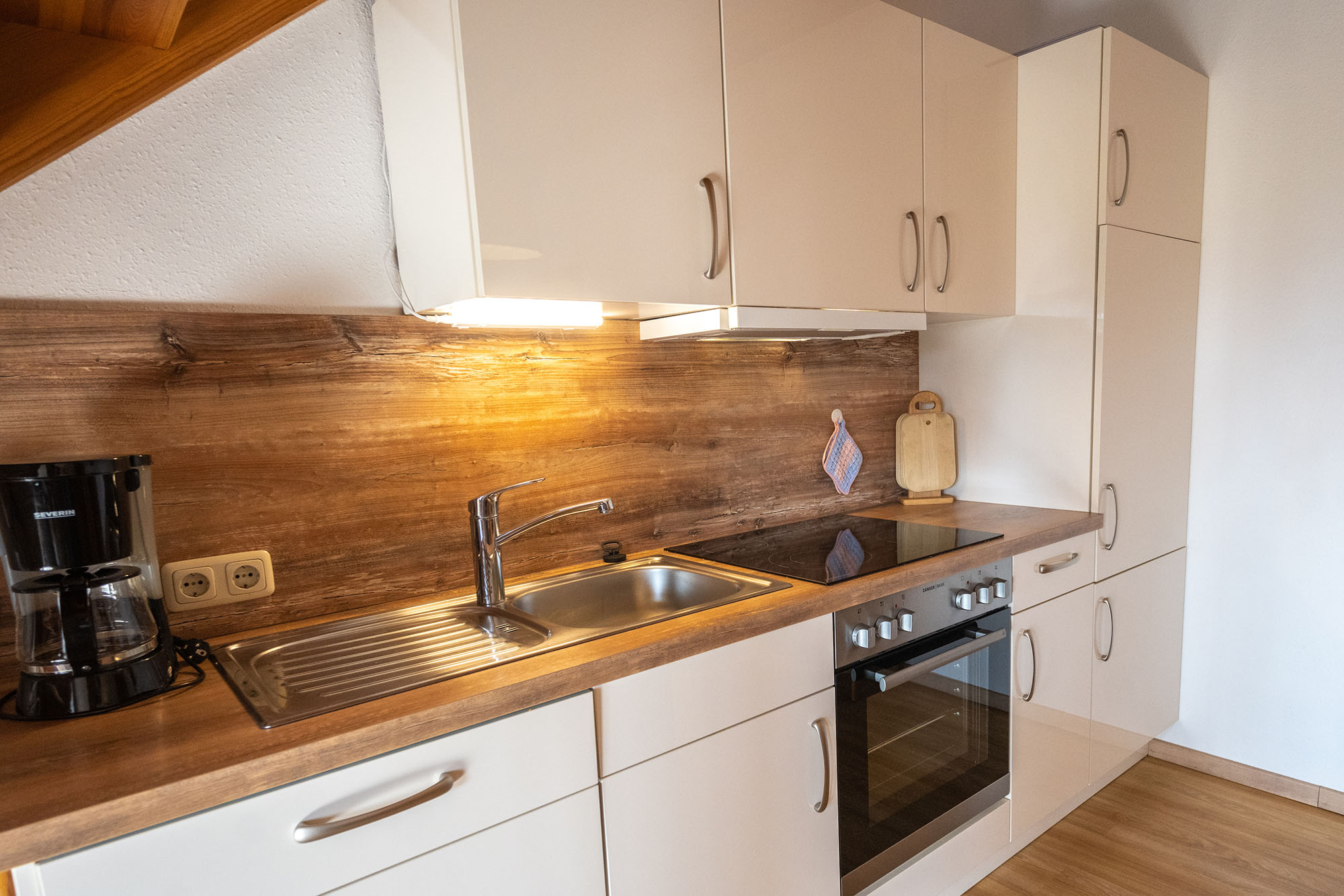 Ferienwohnung-Leistenland-Küchenzeile